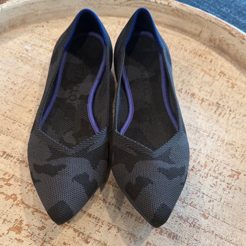 Rothy's Pointed Toe Flats in Black and Gray 8.5W